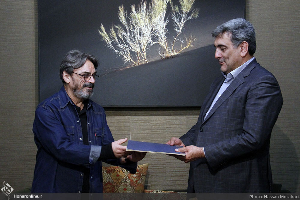 Composer Hossein Alizadeh donates “Neynava” score to Music Museum of Iran