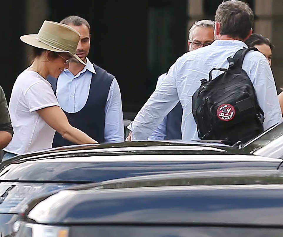 60555159-11037639-Legging_it_Slinging_a_black_backpack_over_one_shoulder_Ben_took_-a-14_1658472652307